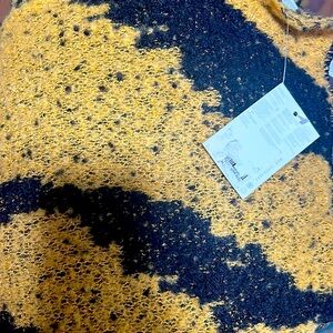 BLACK AND YELLOW FOREVER 21 SCARF NWT